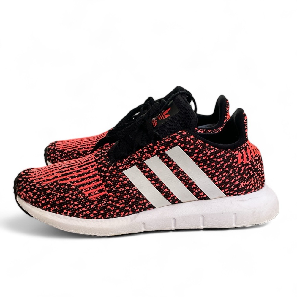 KID'S ADIDAS ORIGINALS SWIFT RUN J BLACK WHITE SIGNAL CORAL Sneaker Sz 4.5 Youth
